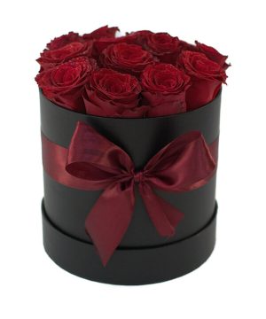 Aranjament romantic în cutie cu 13 trandafiri roșii